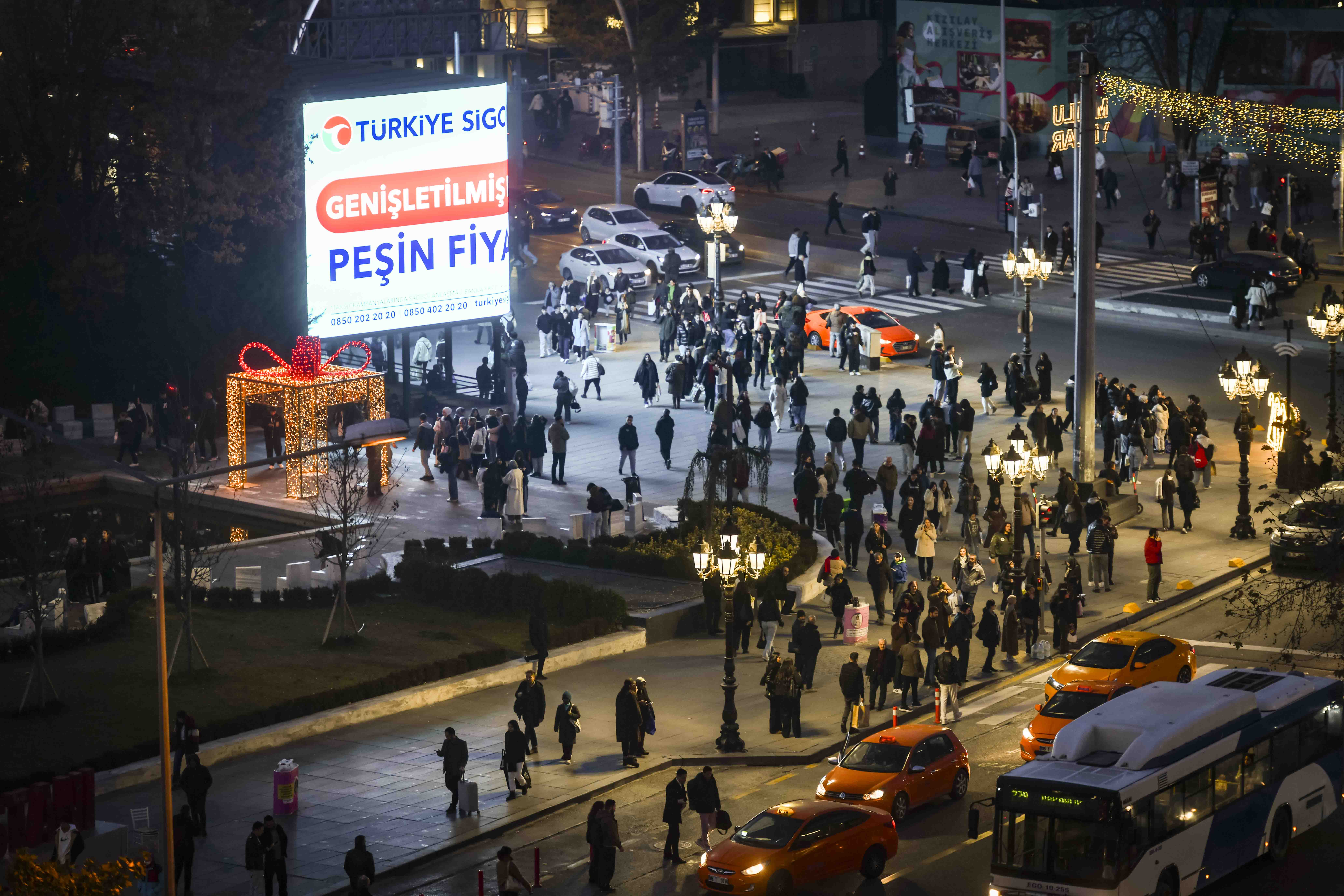 Ankara Yeni Yılı Işıl Işıl Karşılıyor