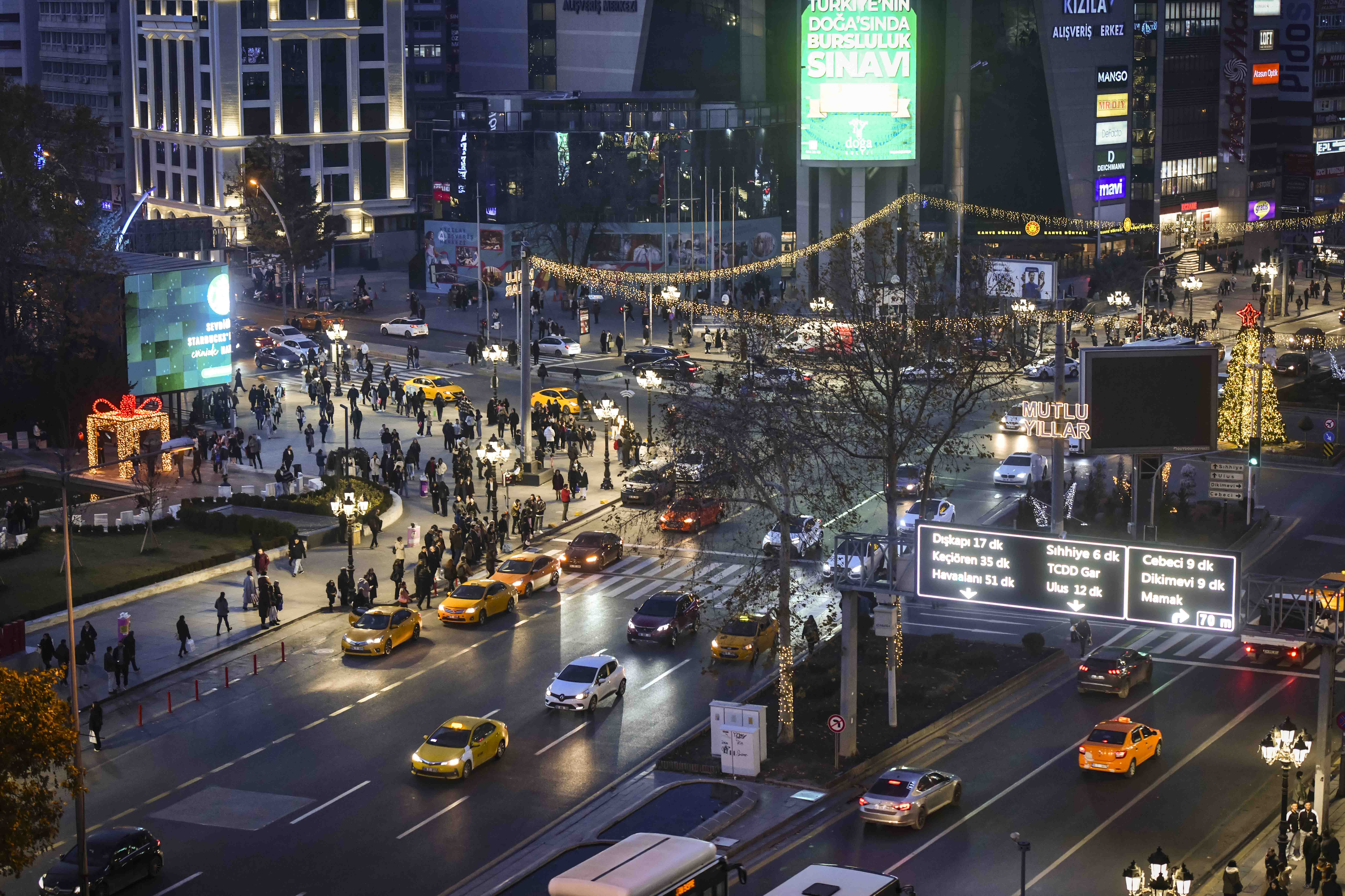 Ankara Yeni Yılı Işıl Işıl Karşılıyor