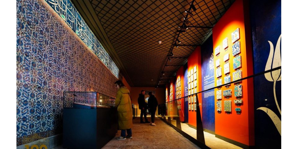Topkapı Sarayı Mabeyn Yolu Çini Sanat Galerisi Açıldı: Osmanlı Mirası Yeniden Canlanıyor