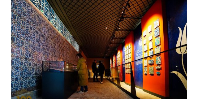 Topkapı Sarayı Mabeyn Yolu Çini Sanat Galerisi Açıldı: Osmanlı Mirası Yeniden Canlanıyor