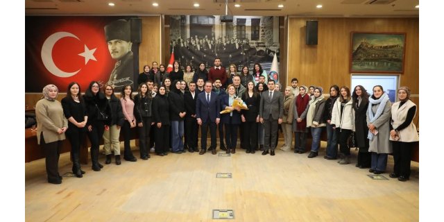 Kars Belediye Başkanı Ötüken Senger, Kafkas Üniversitesi öğrencilerini ağırladı!